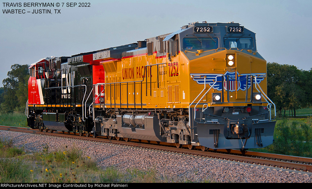UP 7252 and CN 3300